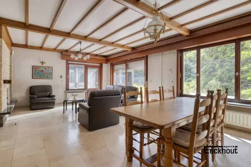 Ruime halfopen woning 247m2 veel potentieel