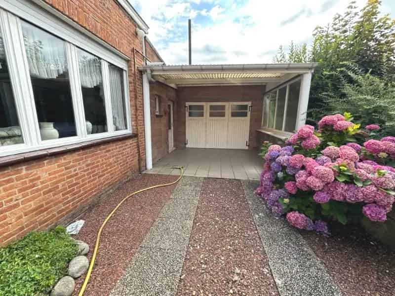 Huis te huur Te renoveren stadswoning met garage