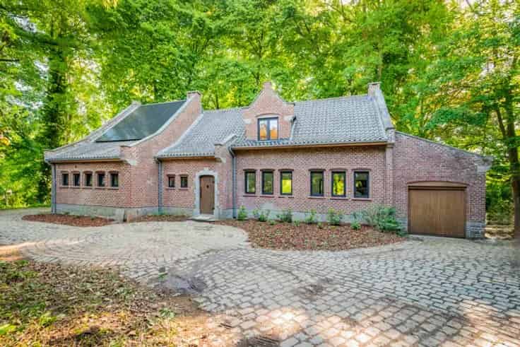 Huis Te Koop Dworp: Luxe Villa 290m²  - 4 slaapkamers - EPC A