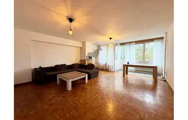 Huur 3 slaapkamer appartement van 125 m² in Charleroi