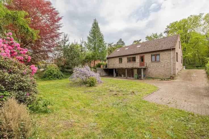 Huis Te Koop 4 Slaapkamers 1372m² Volledige Onderkeldering