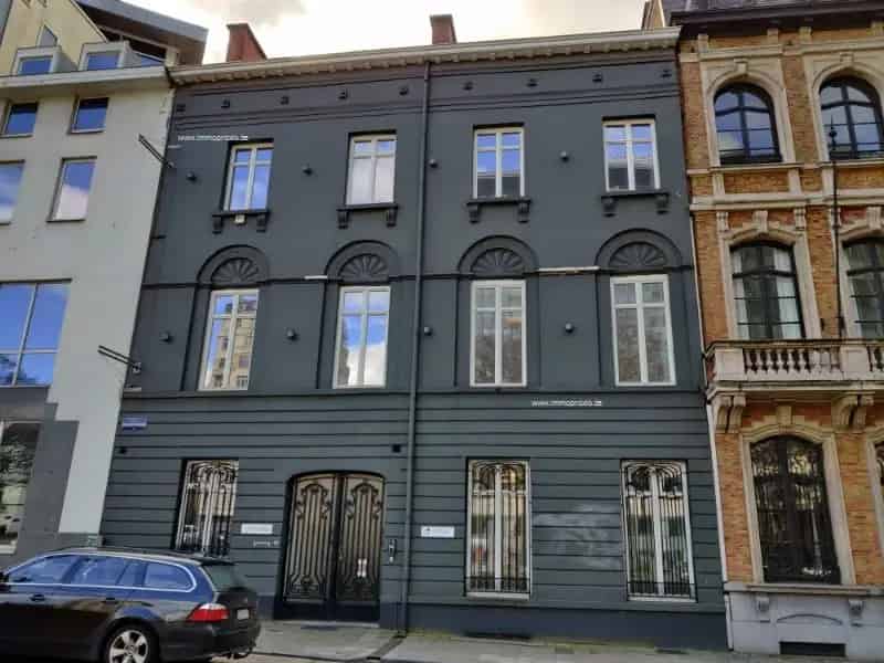 Kantoorgebouw te koop Brussel - Madouplein - 660m²