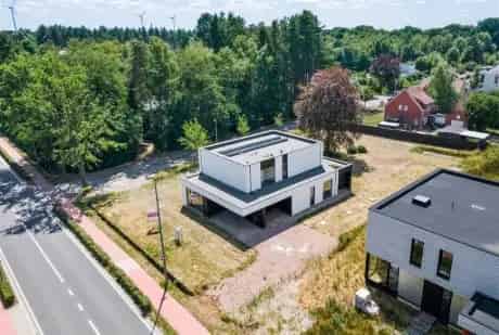 Ruime gezinswoning te Lichtaart 4 slaapkamers 307m²