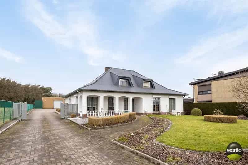 Villa te koop Opglabbeek: 4 slaapkamers, 430m² werkplaats, 1,2 hectare