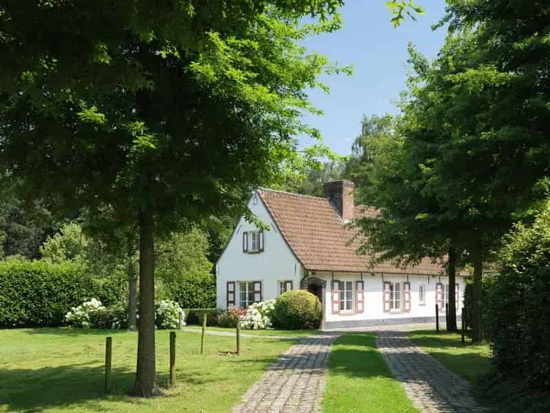 Op te frissen hoevewoning Destelbergen