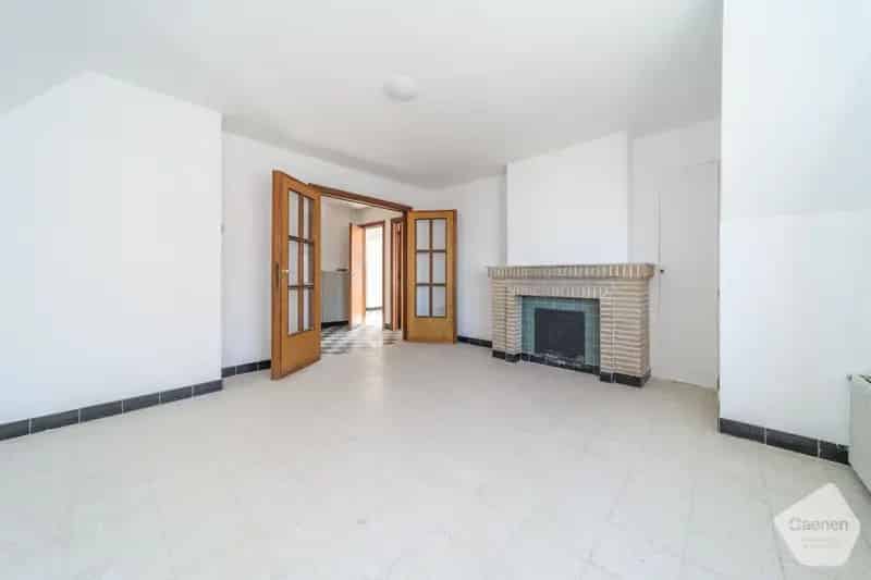 Halfopen Woning te Koop - 3 Appartementen - Natuurreservaat
