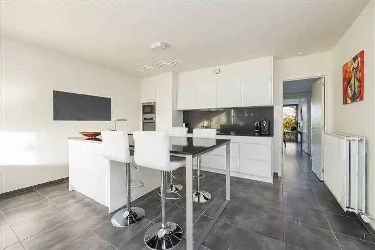 Te koop modern appartement met drie slaapkamers en garage in Antwerpen