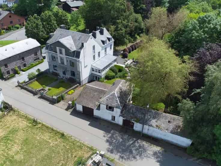 Huis Te Koop: 11 Slaapkamers, Park 5000m²