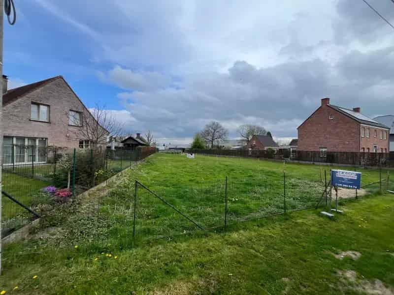Bouwgrond te Koop: 548m², Halfopen Bebouwing