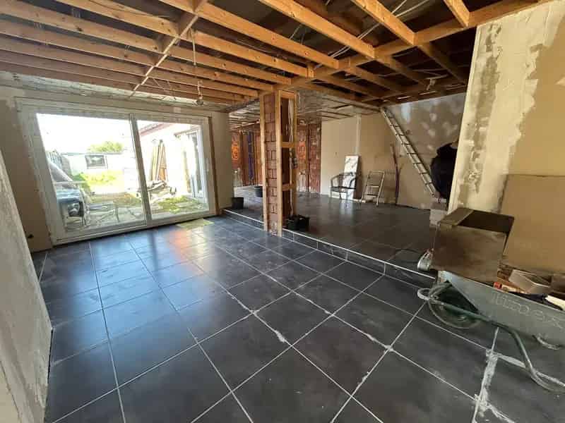 Gesloten woning 2 slaapkamers te renoveren Eernegem
