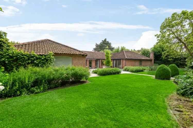 Laagbouwvilla 5 slpk, tuin, weiland & loods 435m²