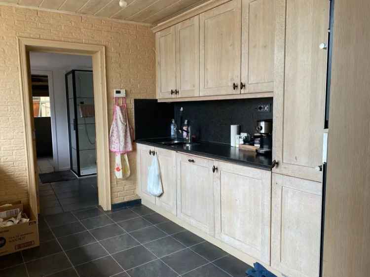 Buitengewone woning te koop in Lievegem (Waarschoot) op 665m² grond.