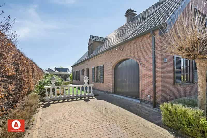 Energiezuinige landelijke open bebouwing in Opdorp.