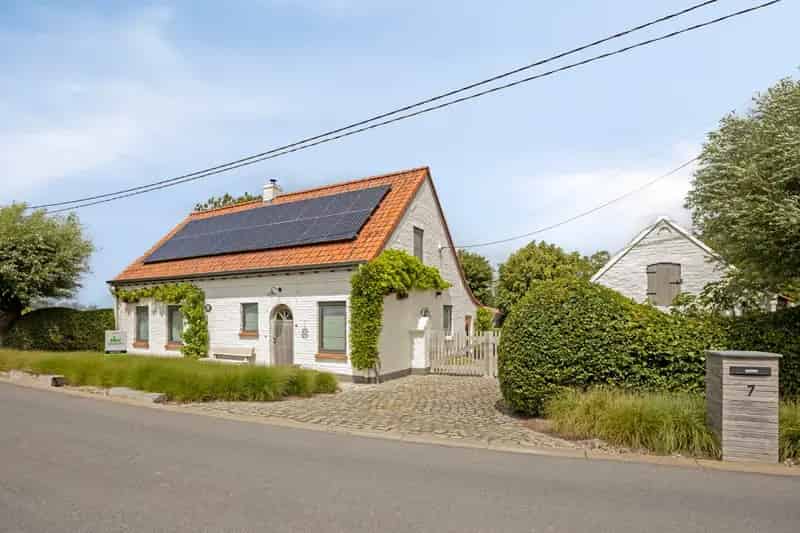 Huis te huur te Nieuwkapelle: Landelijke woning met grote tuin