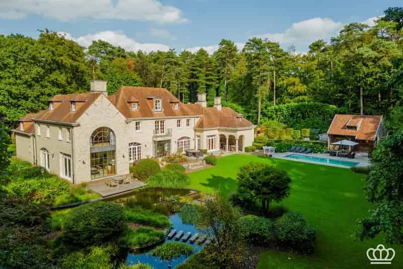 Luxueuze Villa te Koop - 6 slaapkamers, zwembad, parktuin