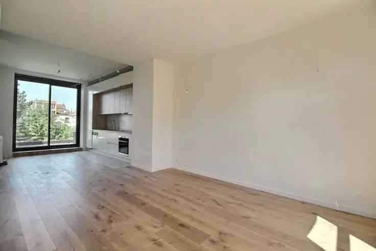 Triplex Appartement Te Huur Nabij Petillon