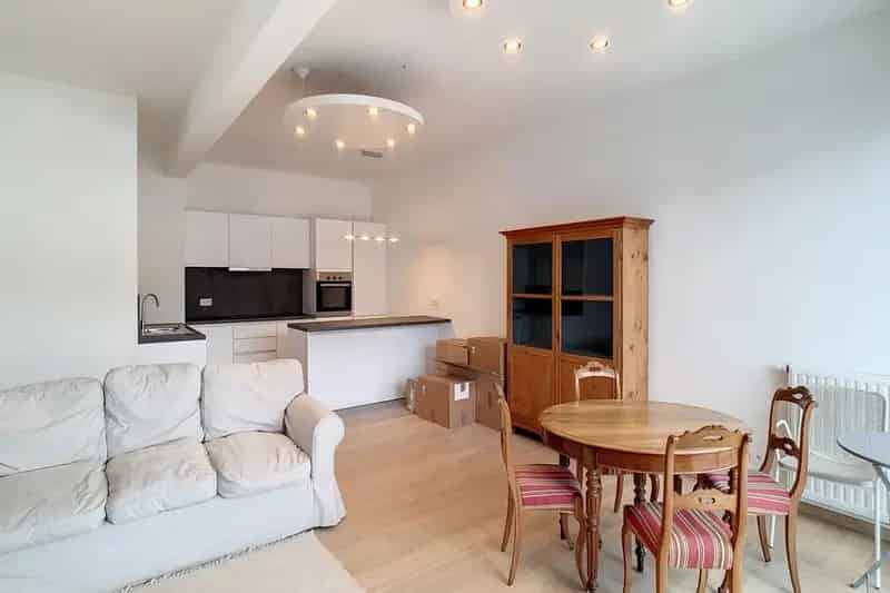 Appartement te koop Genval: 2 slaapkamers, terras, kelder en staanplaats