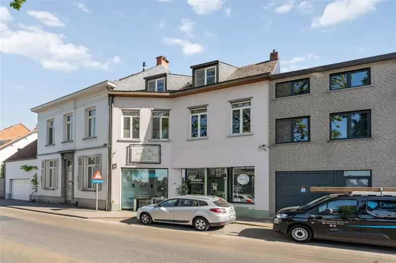 Huis te koop Broechem: polyvalente woning met handelszaak mogelijkheid