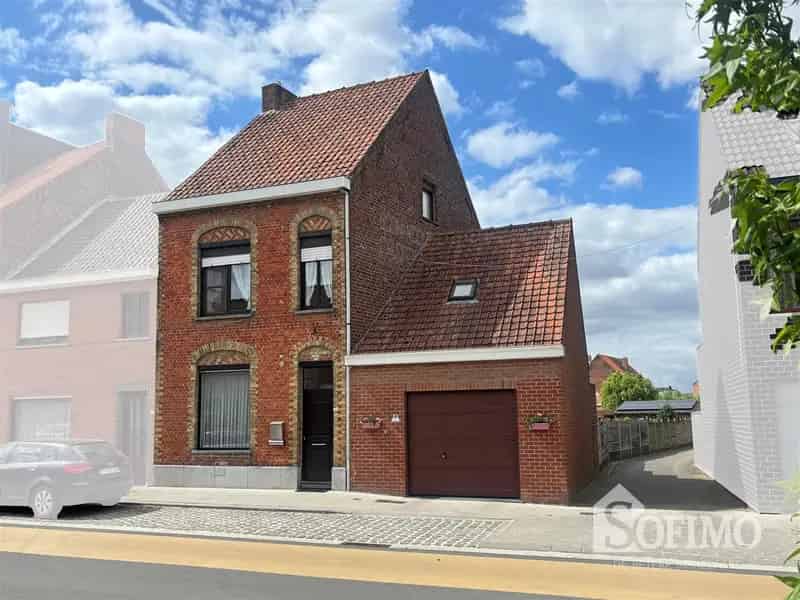 Huis te huur: Ruime woning met 2 garages en tuin