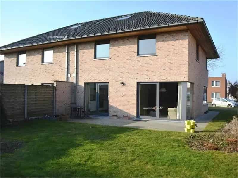 Huis te huur Sint Michiels: Ruime koppelwoning met garage en tuin