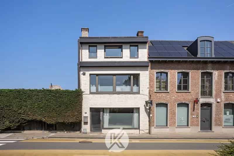 Huis te Koop Gijzegem: Ruime Gezinswoning in Dorpscentrum