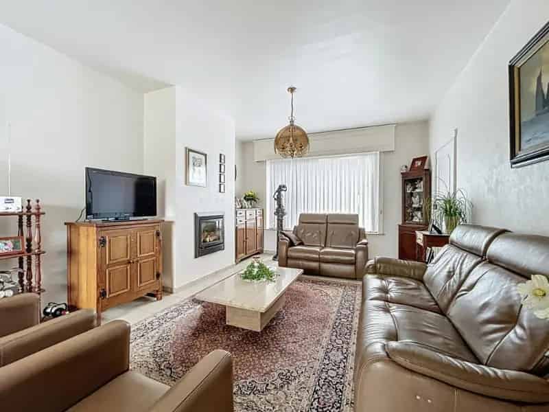 Huis te huur 4 slaapkamers tuin garage bouwgrond