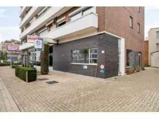 Handelspand met Appartement te Mortsel