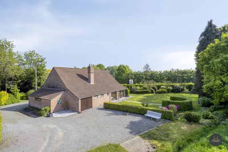 Huis te koop Berlaar: Renovatieproject met zwembad