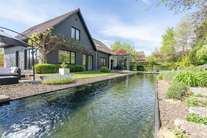 Luxe Villa te Koop - Ruime woning met zwemvijver en grote tuin