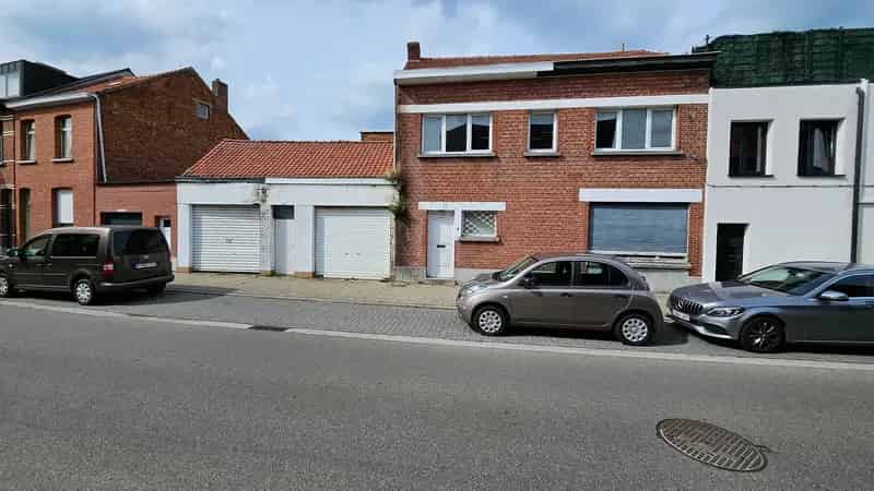 Huis te koop Schoten: Renovatieproject met mogelijkheden