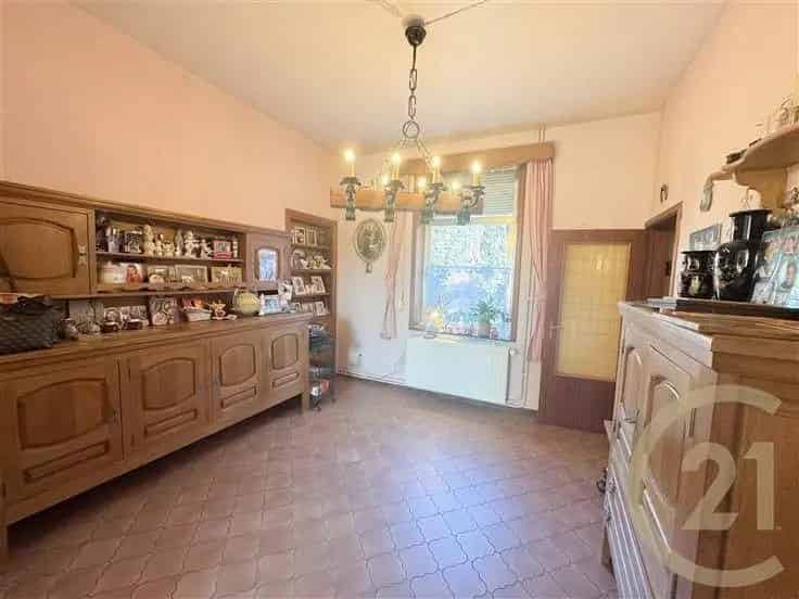 Huis te Koop Spy: 3 Voorgevels, Garage, Tuin