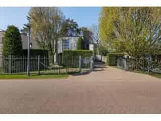 Huis te koop Brecht - Instapklare woning met polyvalente ruimte en garage