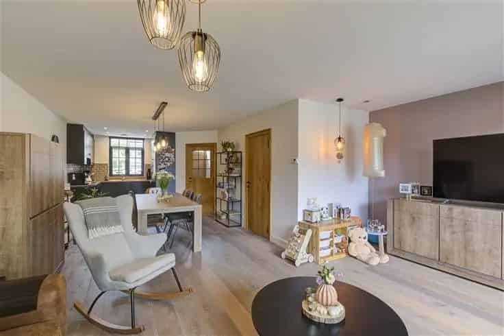 Huis Te Koop: Instapklare woning met garage en tuin