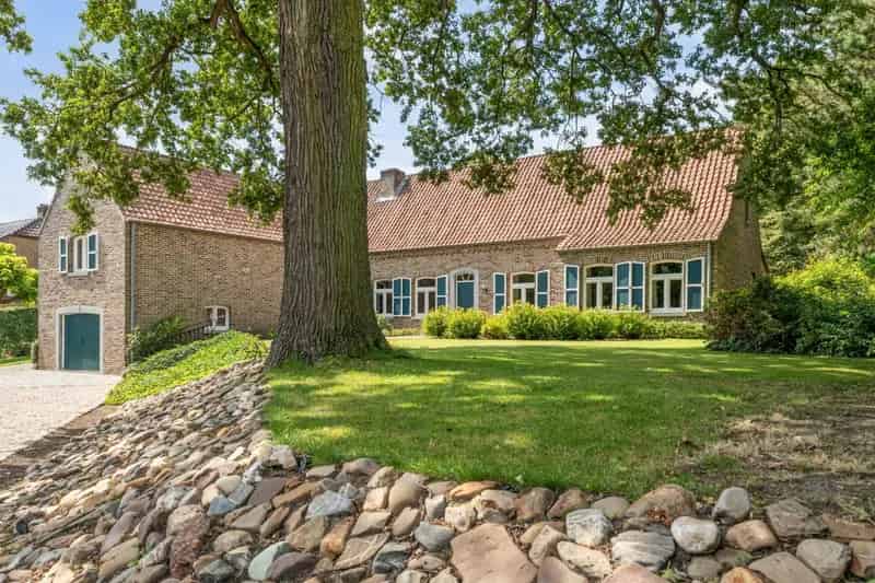 Ruim Landhuis met Parkachtige Tuin 16a29ca