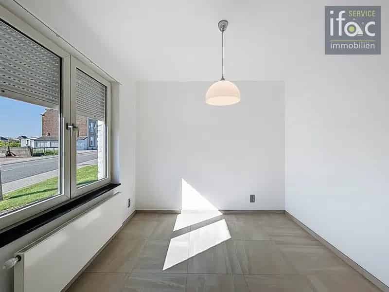 Huis te Koop 3 Slaapkamers Garage Ruime Tuin