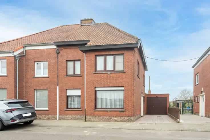 Huis Te Koop Zele: 4 Slaapkamers, Centrum, Renovatieproject