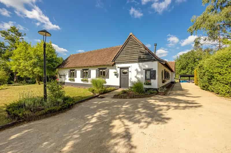 Huis te huur: Landelijke hoeve met paardenstallen