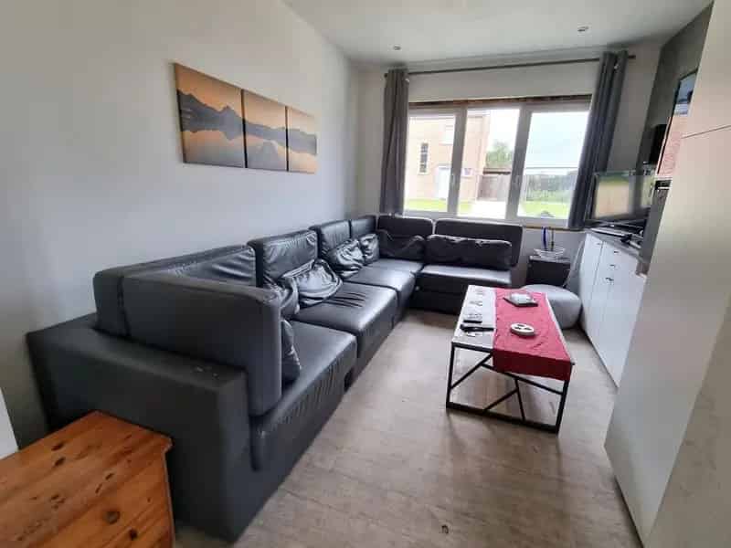 Ruime woning 4-5 slaapkamers 10a 43ca groot bijgebouw