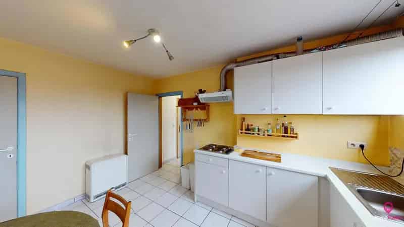 Instapklaar Appartement Genk met Lift en Ruime Slaapkamer