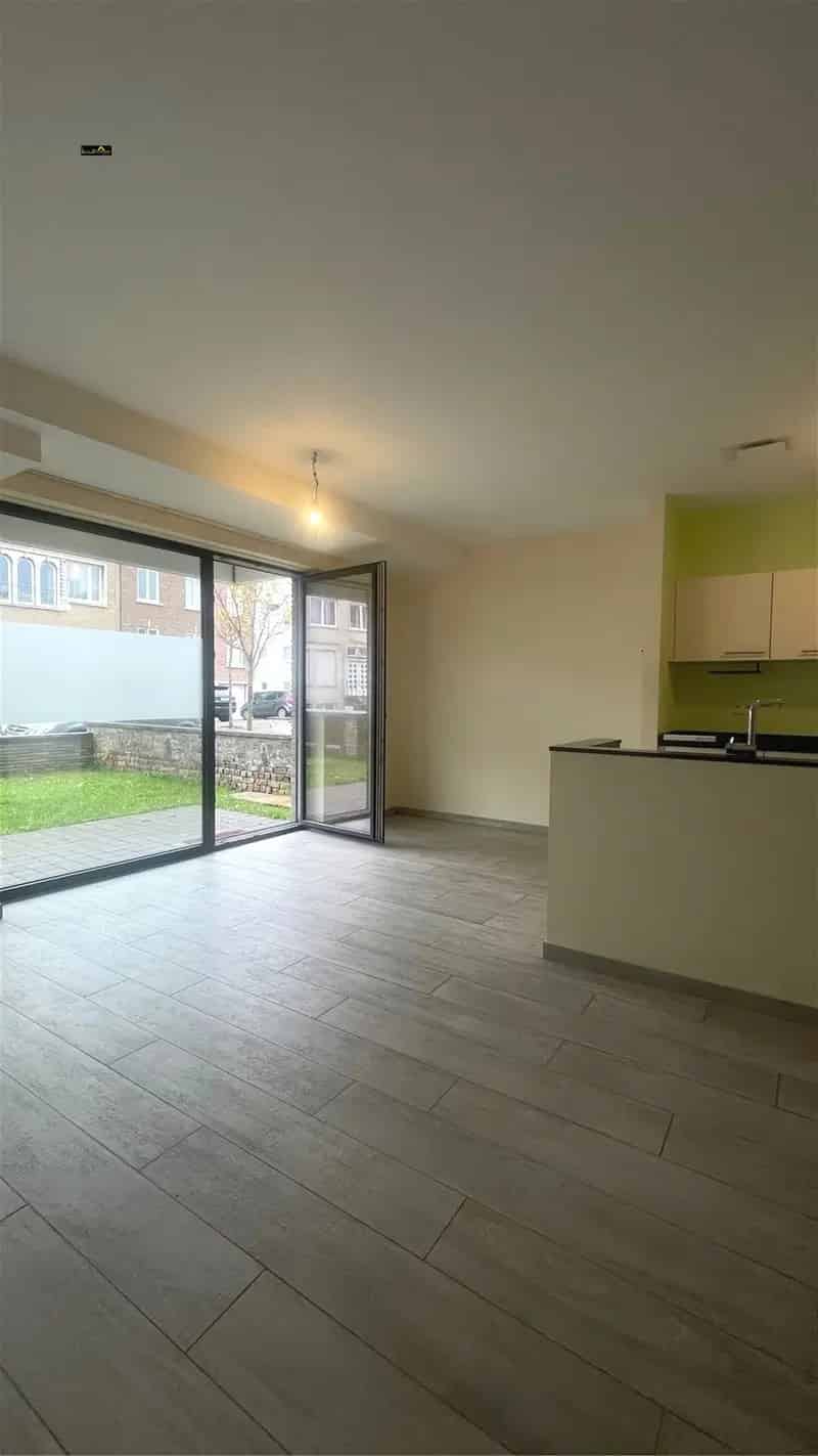 Gelijkvloers Appartement met Zuidgerichte Tuin te Koop