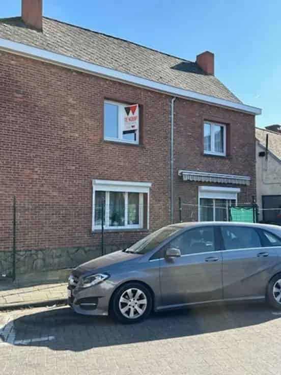 Ruime Op Te Frissen Woning Aalst