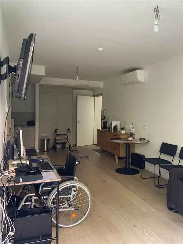 Te koop gelijkvloers appartement in Vichte met assistentiediensten