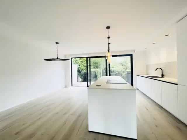 WEZEMBEEK-OPPEM - 4 Slaapkamers Huis te Koop - Gerenoveerd - 222m²