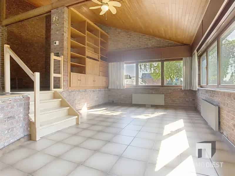 Splitlevelwoning te renoveren met tuin