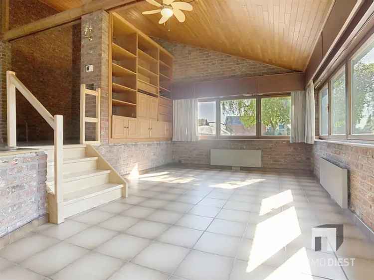 Splitlevelwoning te renoveren met tuin
