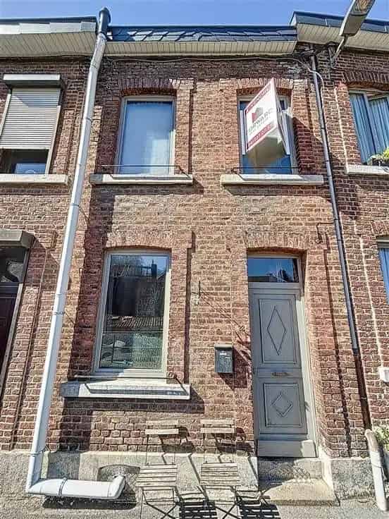 Huis Te Koop: 2 Slaapkamers, Tuin en Kelder