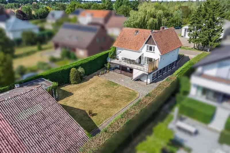 Huis te koop in Aldeneik met loods en ruim perceel