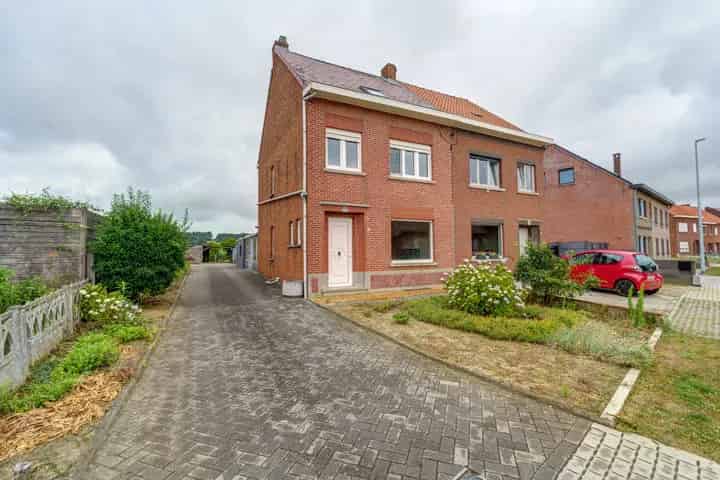 Te renoveren woning op gunstige locatie in Rillaar