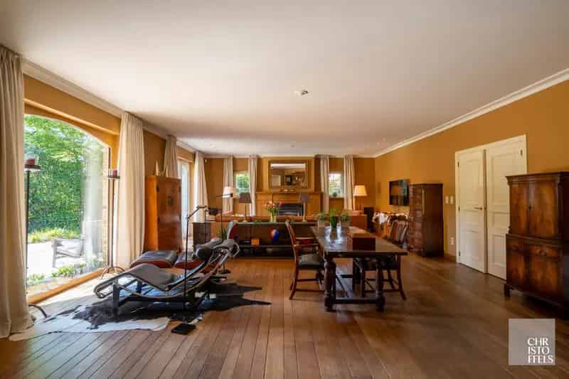 Zuiderzeevilla met zwembad 1693m² perceel