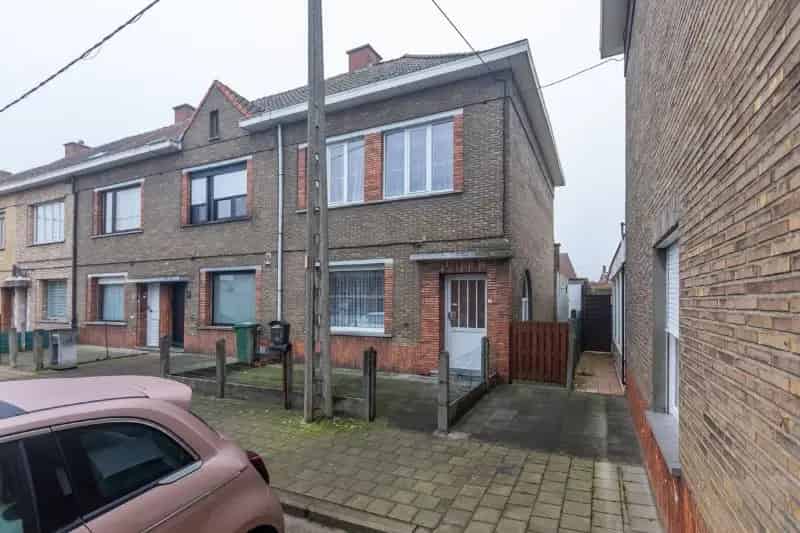 Halfopen woning 4 slaapkamers tuin zij-uitweg